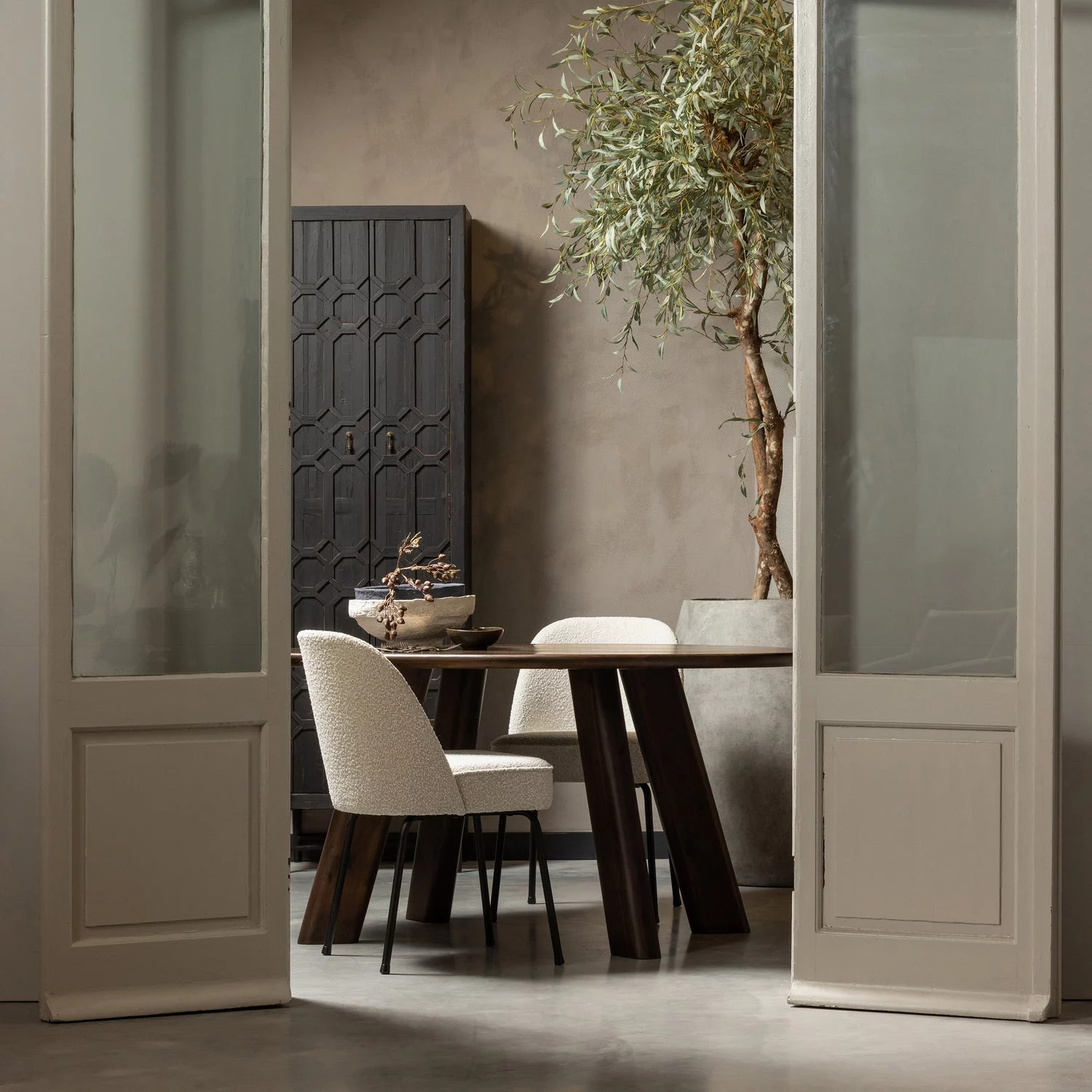 Organische Eettafel Roundly Mangohout, Kleur Walnoot - Afbeelding 2