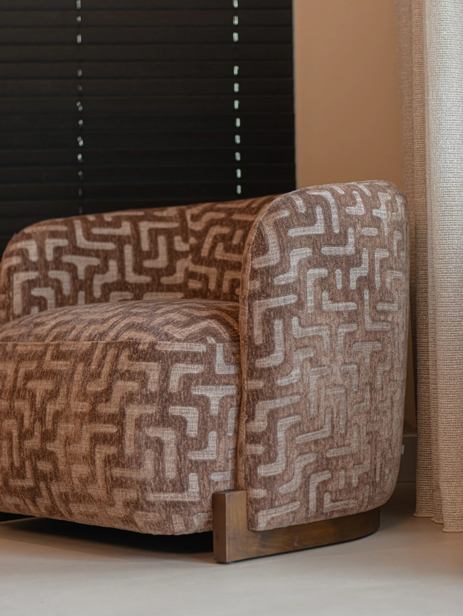 Lounge Stoel Hannah Brown Labyrinth Fire Retardant - Afbeelding 7