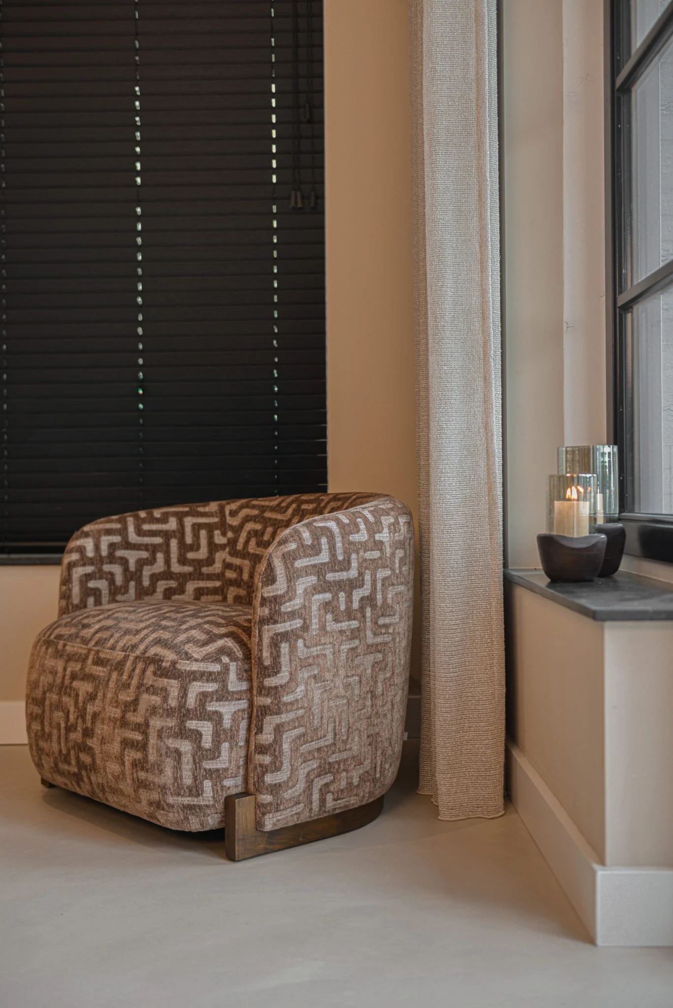 Lounge Stoel Hannah Brown Labyrinth Fire Retardant - Afbeelding 6